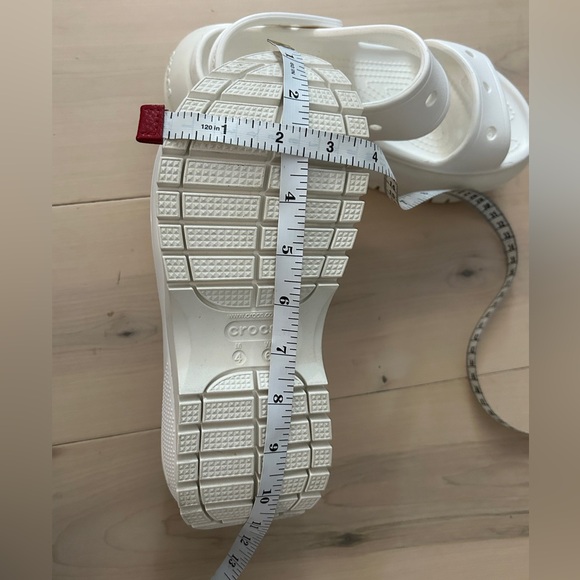 CROCS Unisex Classic Mega Crush Platform WHITE Platform Sandals Size: M4/W6 - Picture 10 of 16